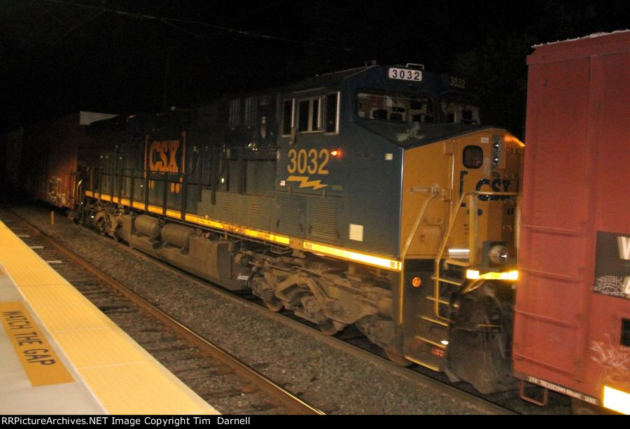 CSX 3032 on Q410